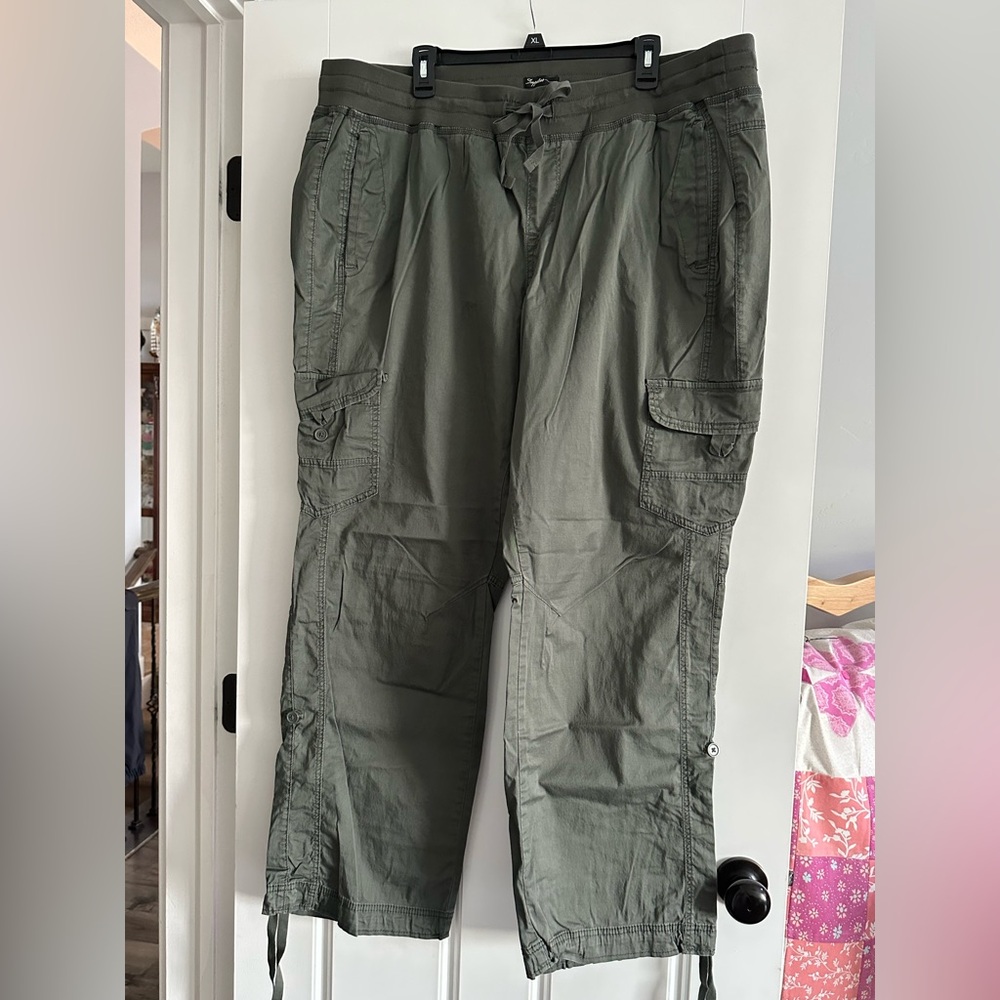 Women’s plus size 24W 2 pairs Charcoal gray and Olive green Cargo Pants - Picture 15 of 16